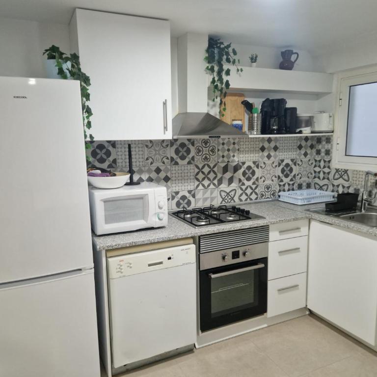 ALCOY-DENIA - Three-Bedroom Apartment - 14