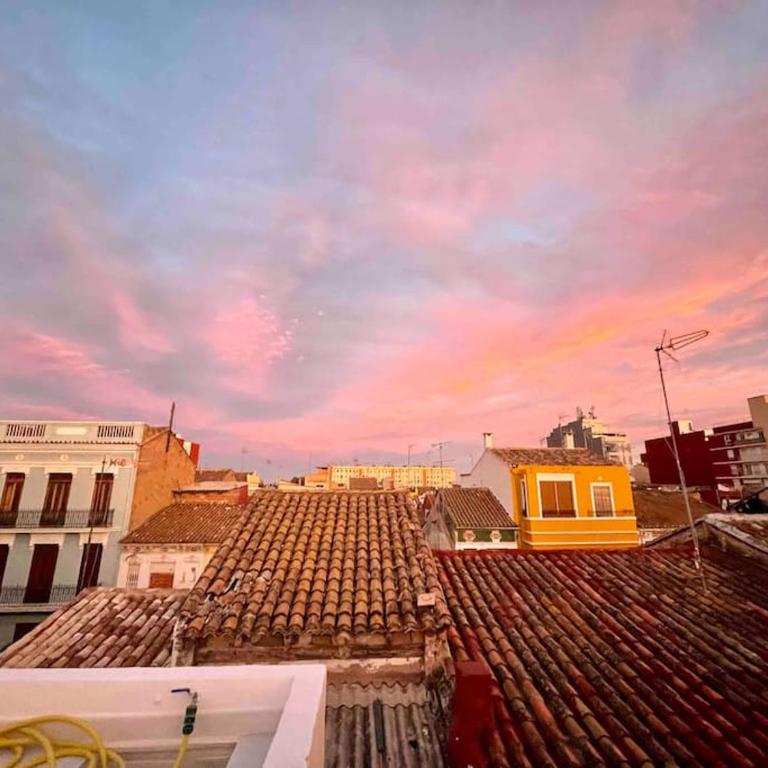 Artisan Haven: El Cabanyal Oasis - Three-Bedroom House - 33