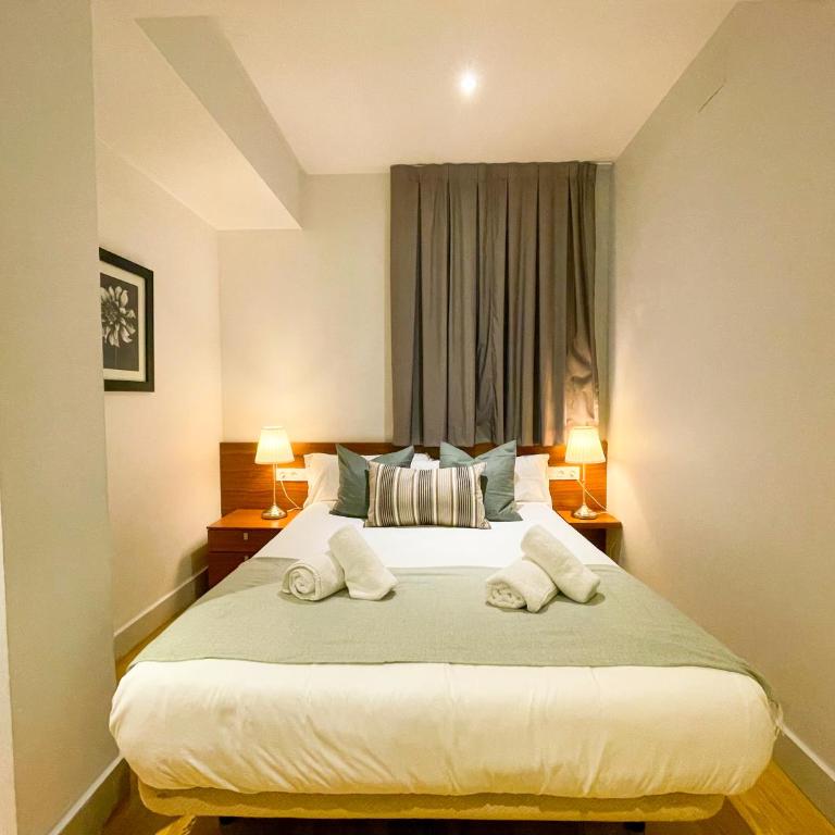 Boutique Pare Lainez- 2 BR Sagrada Famlia with balcony - Two-Bedroom Apartment - 10