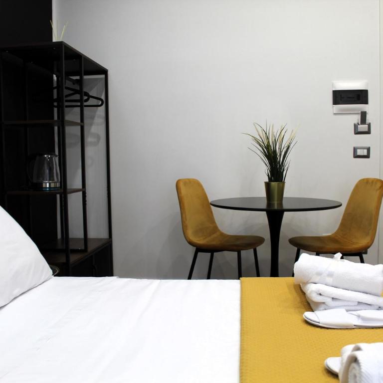 BlackWoody Contemporary Rooms - Napoli Centro Storico - Camera Matrimoniale Superior - 7