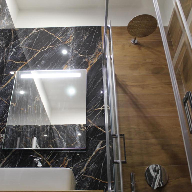 BlackWoody Contemporary Rooms - Napoli Centro Storico - Camera Matrimoniale Superior - 9