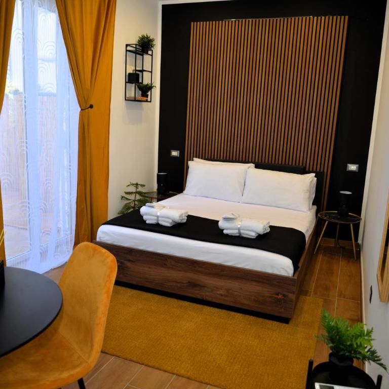 BlackWoody Contemporary Rooms - Napoli Centro Storico - Camera Matrimoniale con Terrazza - 4