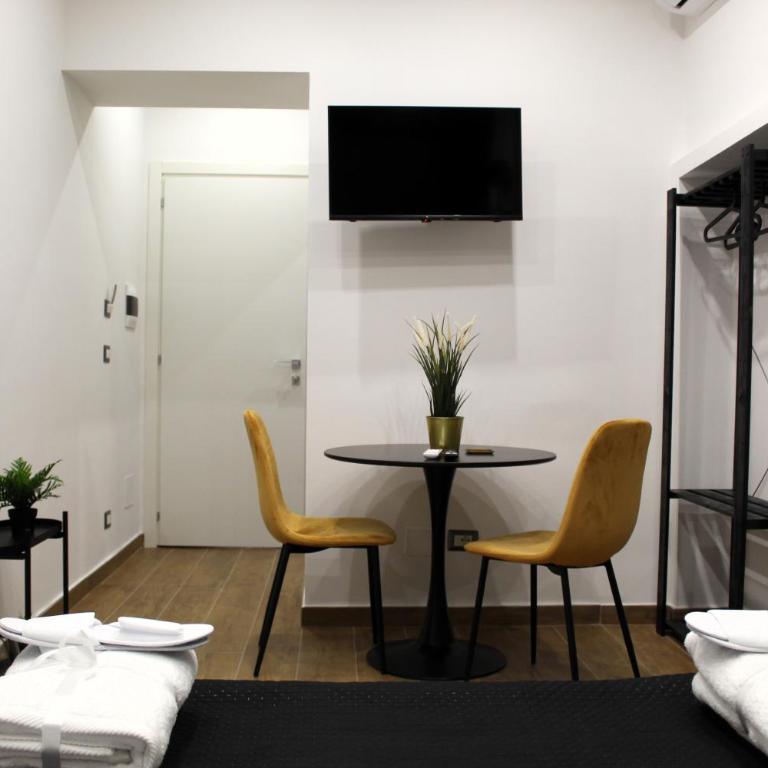 BlackWoody Contemporary Rooms - Napoli Centro Storico - Camera Matrimoniale con Terrazza - 5