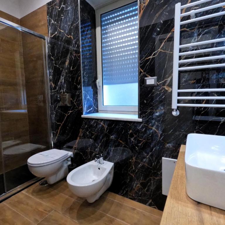 BlackWoody Contemporary Rooms - Napoli Centro Storico - Camera Matrimoniale con Terrazza - 7