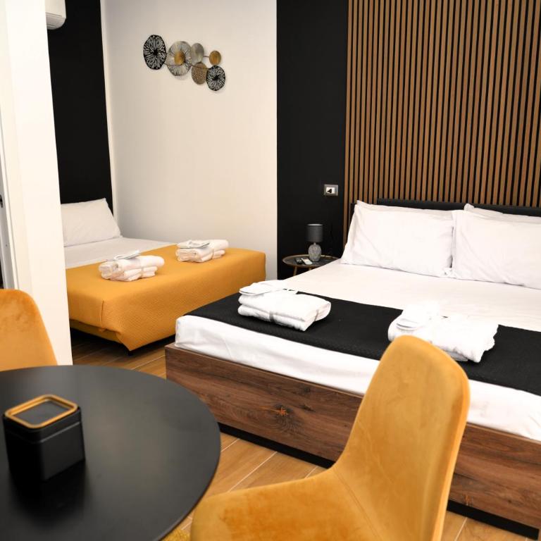 BlackWoody Contemporary Rooms - Napoli Centro Storico - Camera Quadrupla Superior - 3