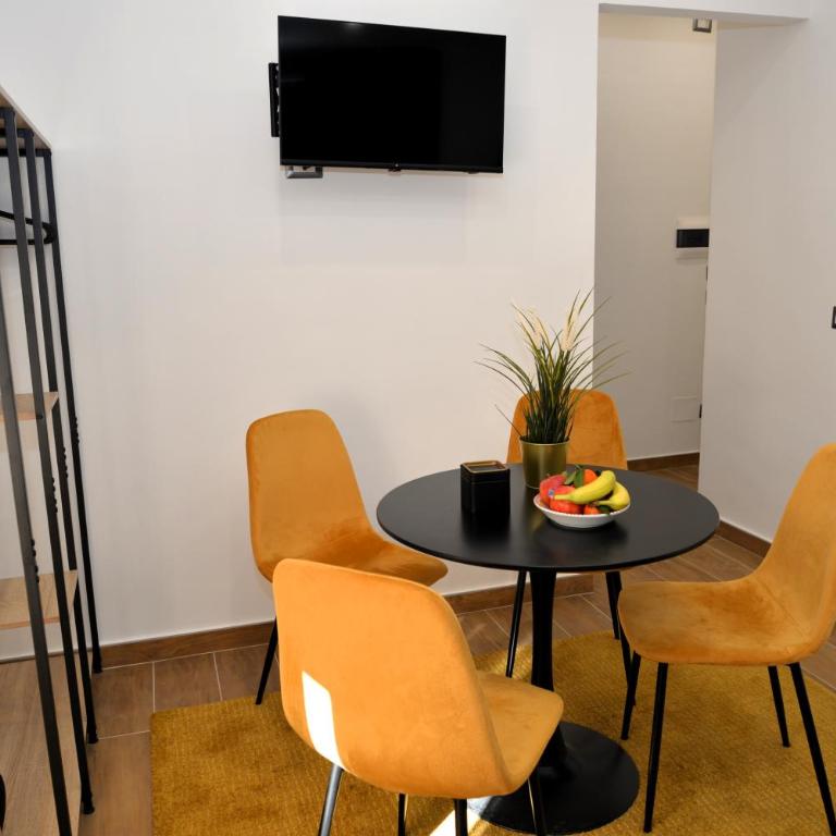 BlackWoody Contemporary Rooms - Napoli Centro Storico - Camera Quadrupla Superior - 7