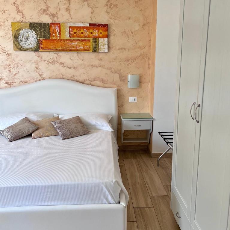 Bella Tropea Accommodation - Deluxe Double Room - 12