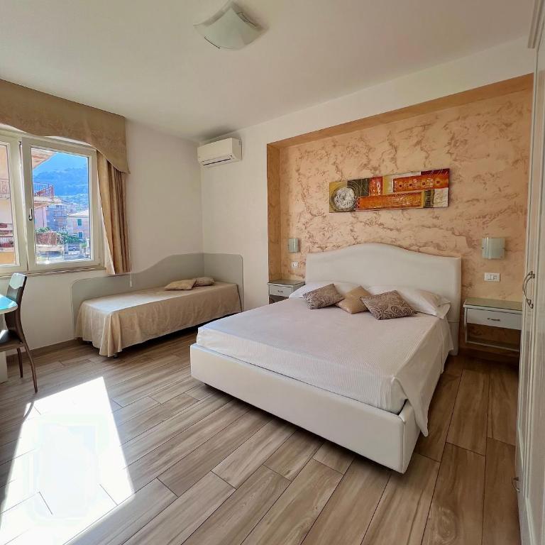 Bella Tropea Accommodation - Deluxe Double Room - 8