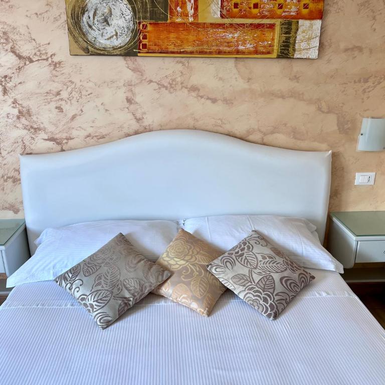 Bella Tropea Accommodation - Deluxe Double Room - 11