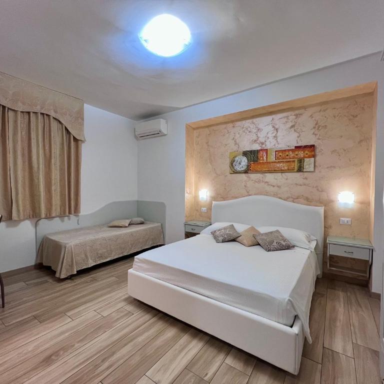 Bella Tropea Accommodation - Deluxe Double Room - 23
