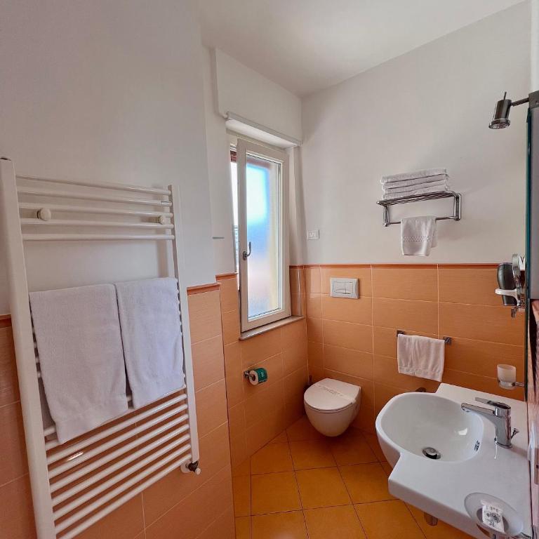 Bella Tropea Accommodation - Deluxe Double Room - 17