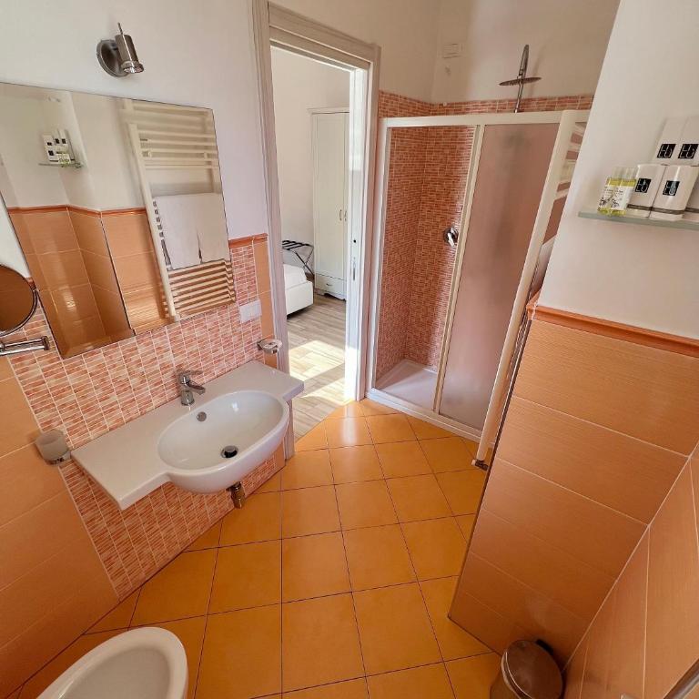 Bella Tropea Accommodation - Deluxe Double Room - 15