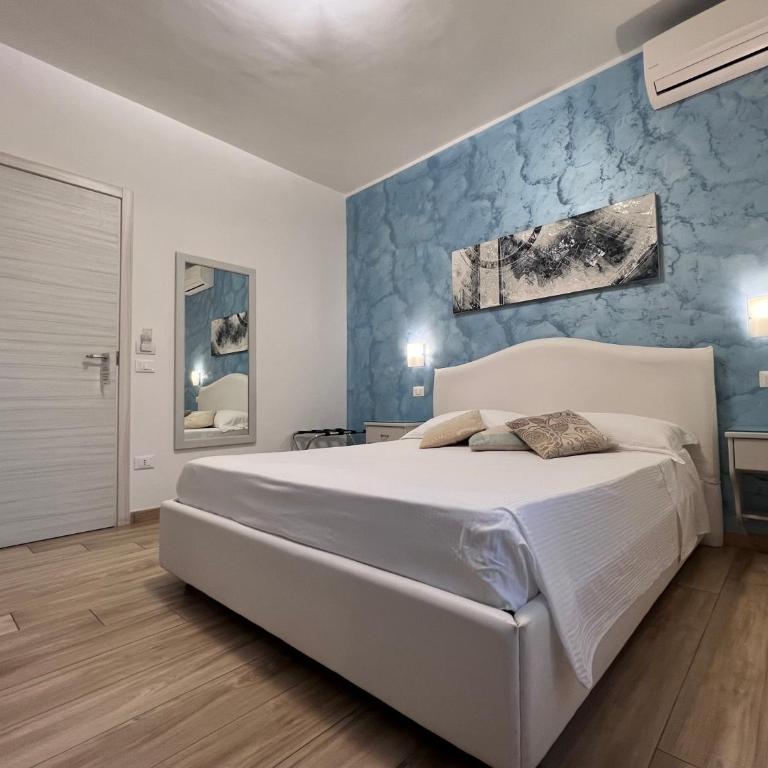 Bella Tropea Accommodation - Deluxe Double Room - 13