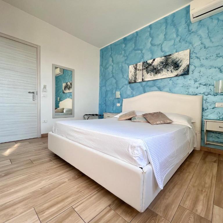 Bella Tropea Accommodation - Deluxe Double Room - 8