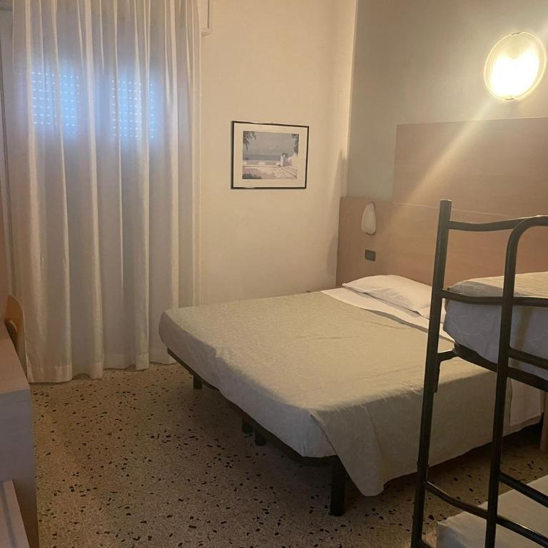 Hotel Veliero - Camera Tripla Standard - 1