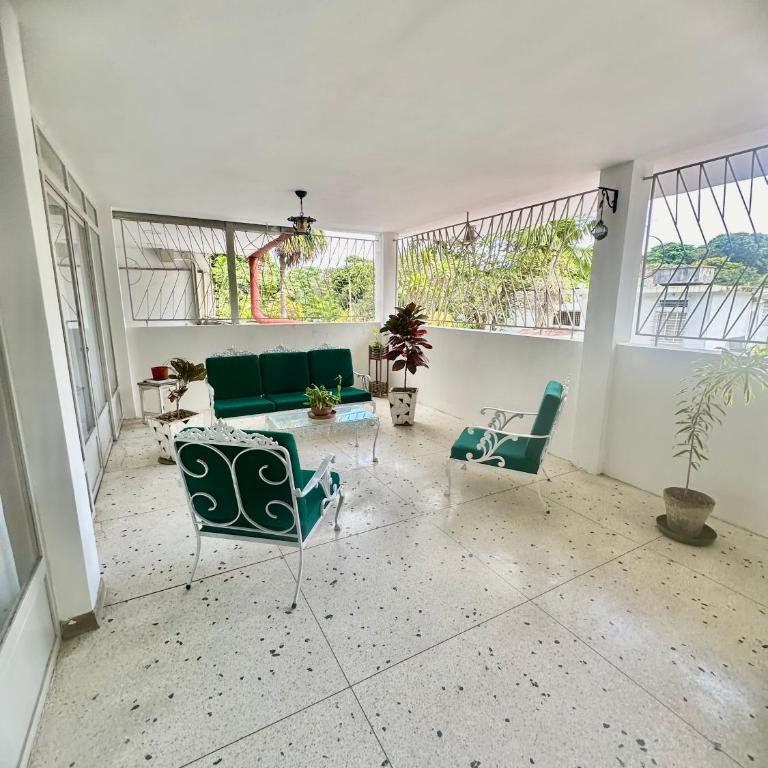 Apartamento Único en Caracas 3 habitaciones, 3 baños, terrazas, hamaca, estacionamiento, smartv, wifi y una decoración brutal estilo Art Déco - Moderno - Deluxe Apartment - 32