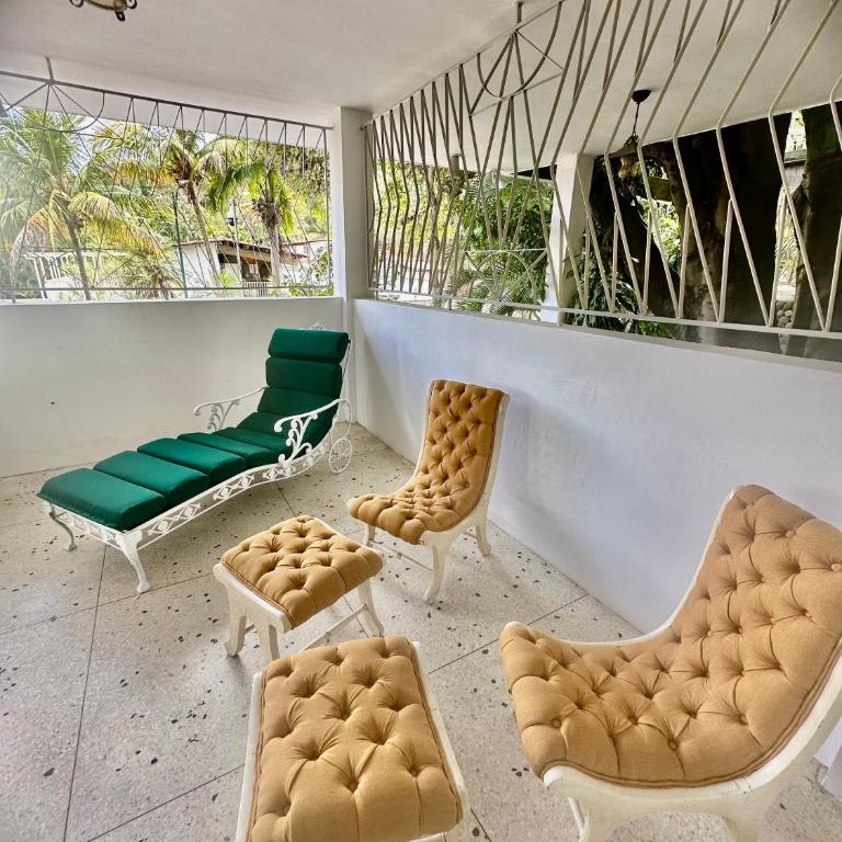 Apartamento Único en Caracas 3 habitaciones, 3 baños, terrazas, hamaca, estacionamiento, smartv, wifi y una decoración brutal estilo Art Déco - Moderno - Deluxe Apartment - 35
