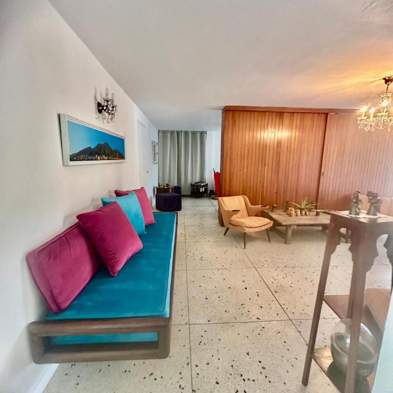 Apartamento Único en Caracas 3 habitaciones, 3 baños, terrazas, hamaca, estacionamiento, smartv, wifi y una decoración brutal estilo Art Déco - Moderno - Deluxe Apartment - 30
