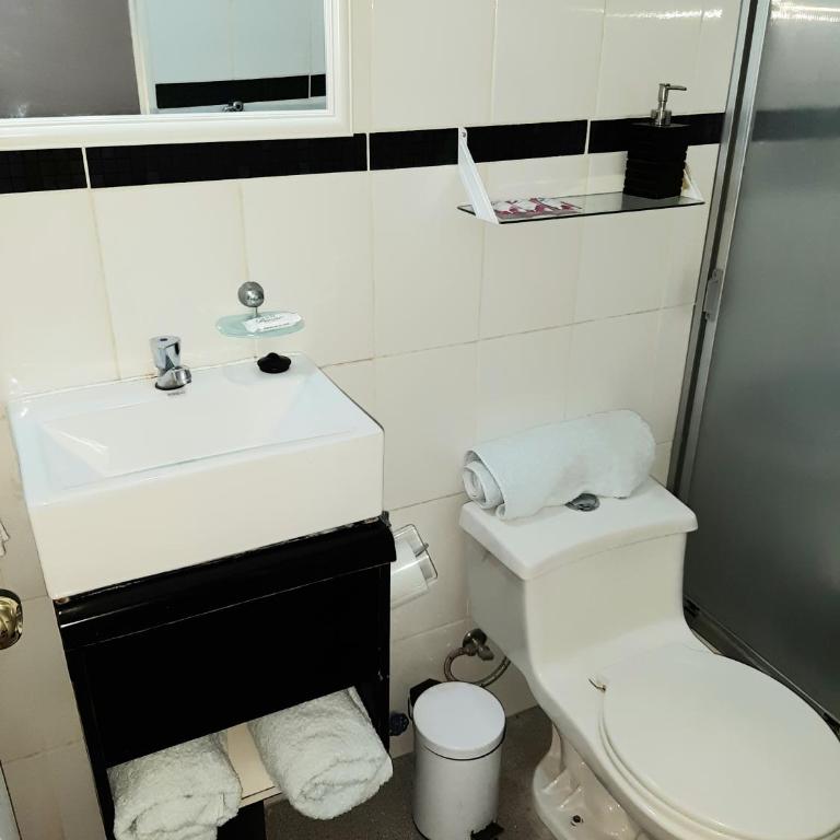 Hostal D' Silvia - Family Room with Private Bathroom - 2