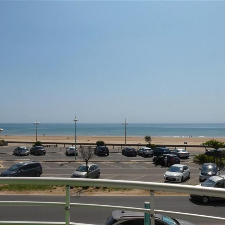 Bel Appartement Face Mer - 1 Chambre - Classé 2* - Parking - 5 personnes - FR-1-323-299 - Appartement - 12