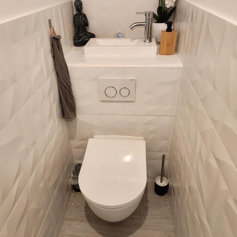 Love Room romantique avec Jacuzzi 2 places - Studio Lit Queen-Size de Luxe - 15