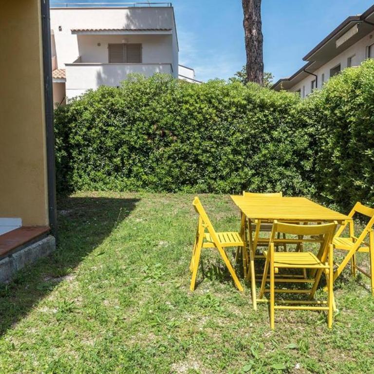 Bilocale con giardino a 100 mt dal mare di Marcelli - M053 - Appartamento con 1 Camera da Letto - 1