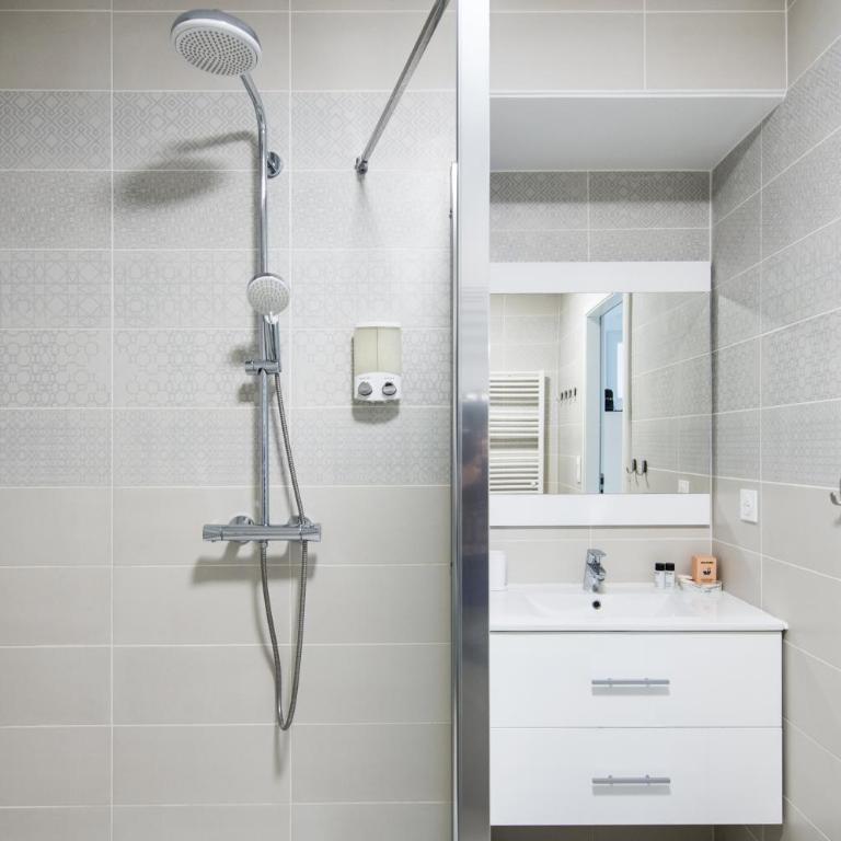 Luxueux appartement - Vue mer - Parking privé - BP - One-Bedroom Apartment - 23