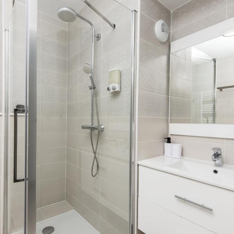 Luxueux appartement - Vue mer - Parking privé - BP - One-Bedroom Apartment - 24