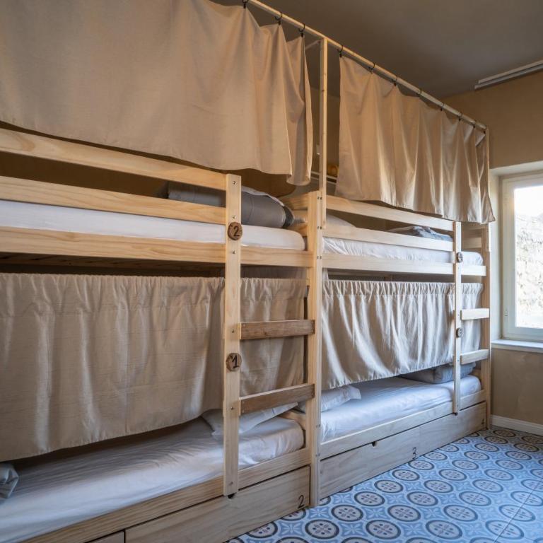 HOPESTEL Secret Garden Napoli - Posto Letto in Dormitorio Femminile per 4 Persone - 1