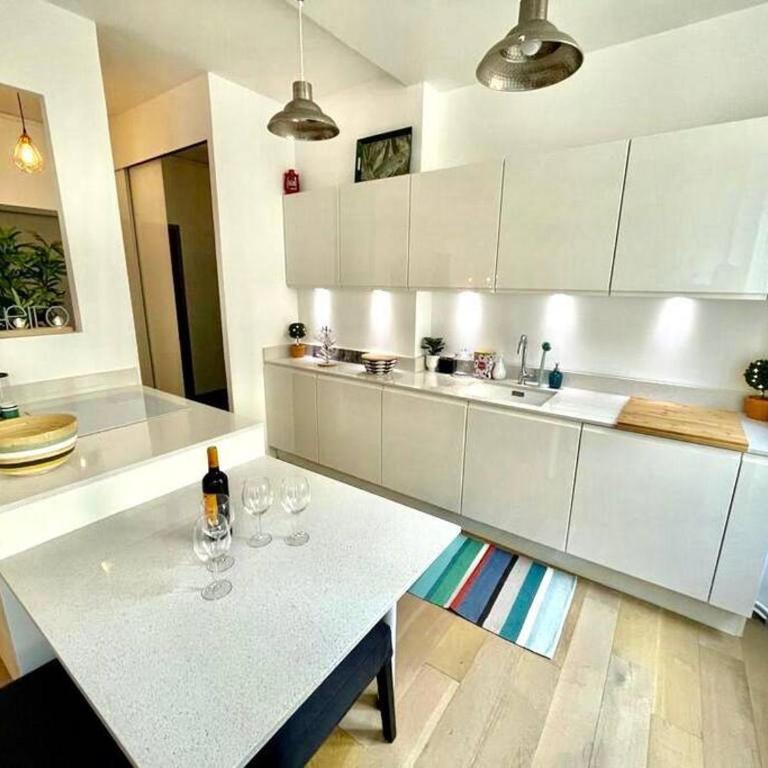 Beaux T2 et T3 climatisés dans le triangle d'or - Two-Bedroom Apartment - 13