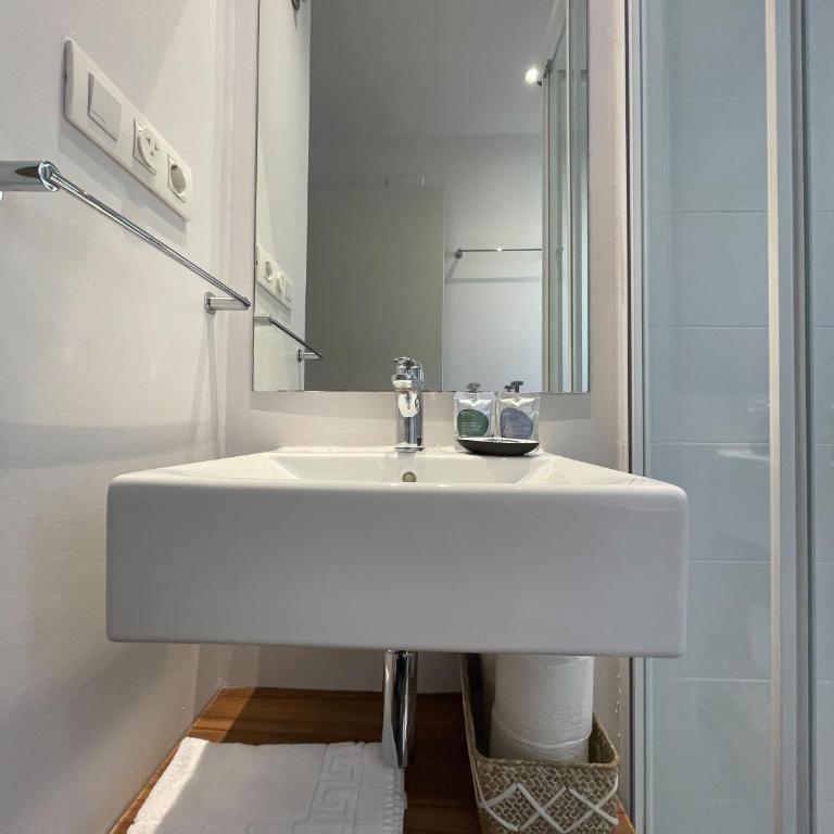 Boutique Pare Lainez - One-Bedroom Apartment with Balcony - 21