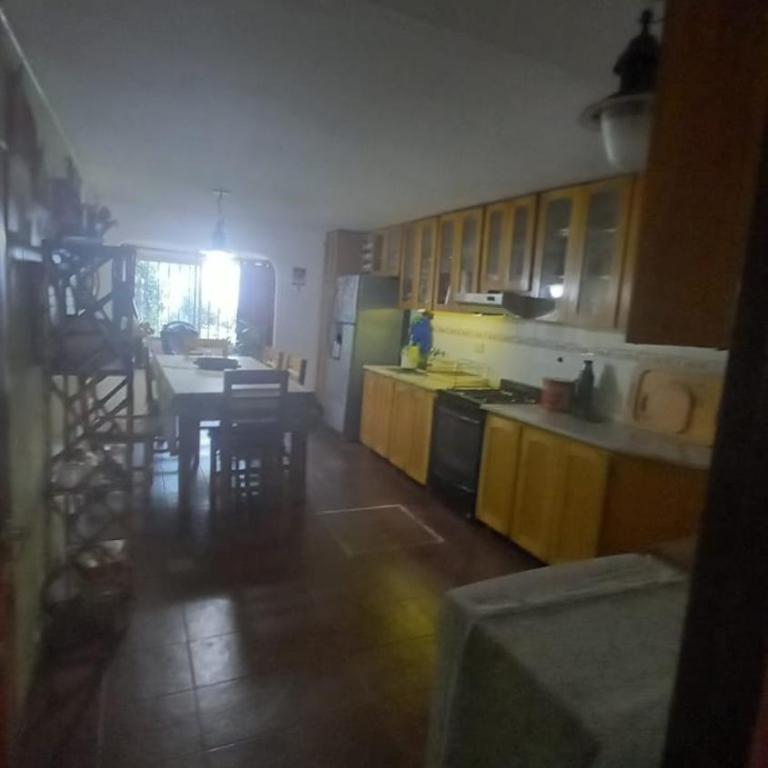 CASA AMPLIA Y CONFORTABLE - Casa de 3 dormitorios - 4