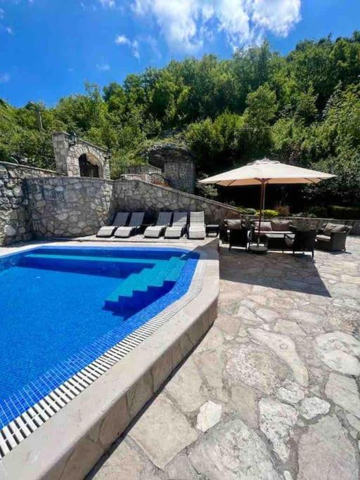 Blake's Villa - Two-Bedroom Villa - 10