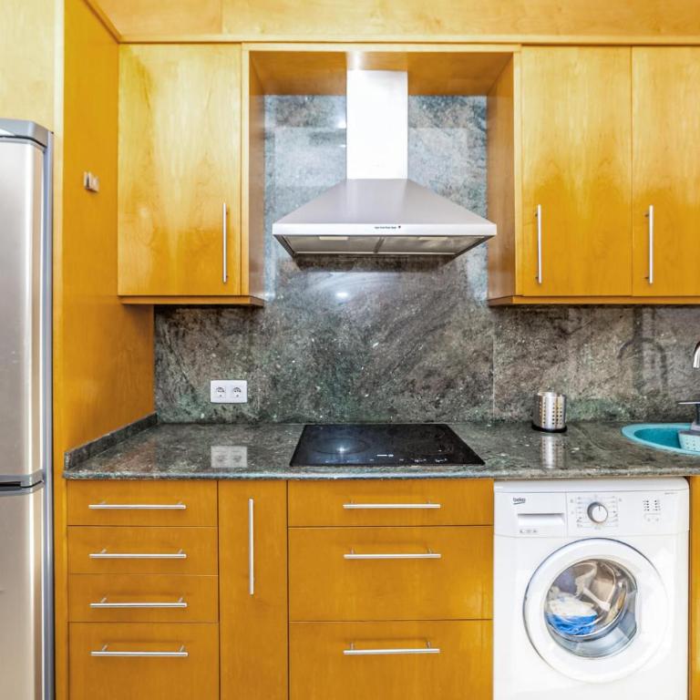 3 Bedroom Beach Front Home In Miami Platja - Three-Bedroom Vacation Home - 17