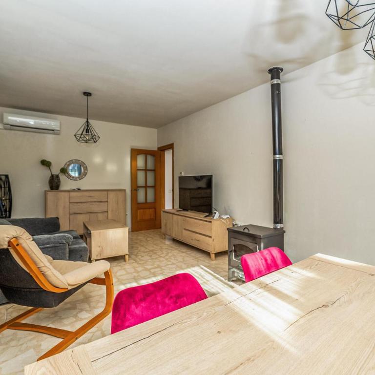 3 Bedroom Beach Front Home In Miami Platja - Three-Bedroom Vacation Home - 14