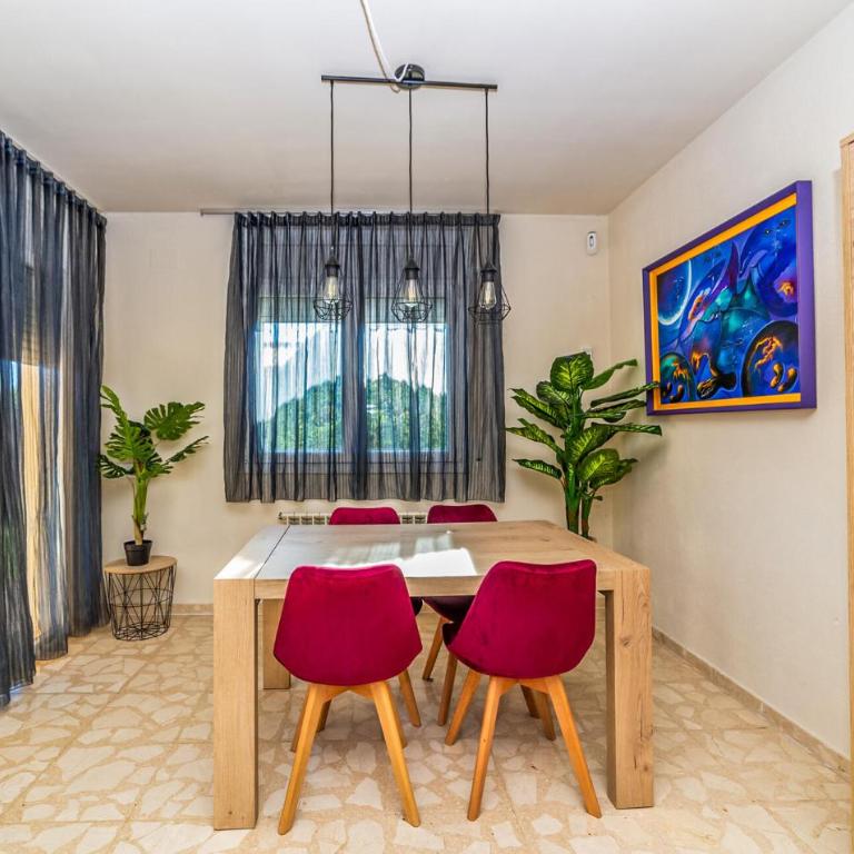 3 Bedroom Beach Front Home In Miami Platja - Three-Bedroom Vacation Home - 12