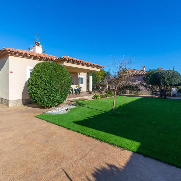 3 Bedroom Beach Front Home In Miami Platja - Three-Bedroom Vacation Home - 1