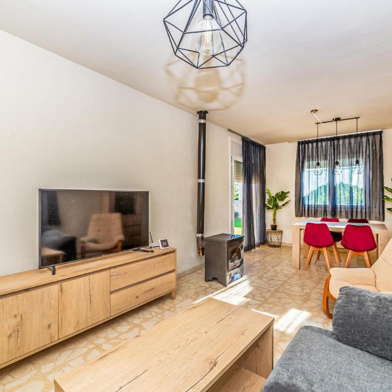 3 Bedroom Beach Front Home In Miami Platja - Three-Bedroom Vacation Home - 11