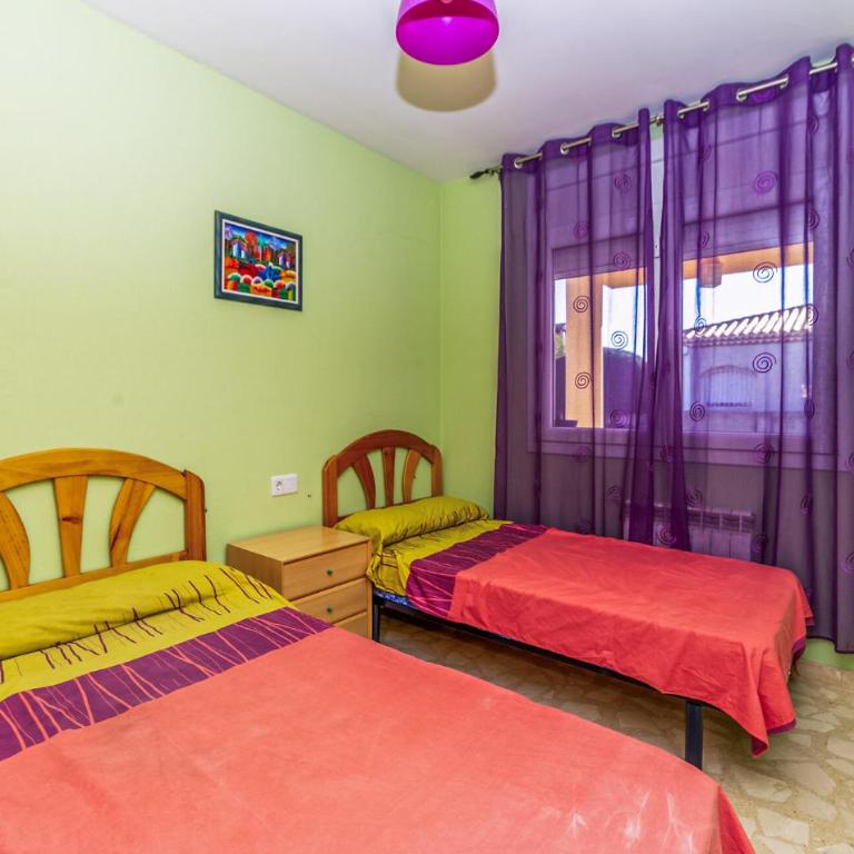 3 Bedroom Beach Front Home In Miami Platja - Three-Bedroom Vacation Home - 21