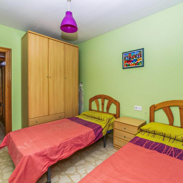 3 Bedroom Beach Front Home In Miami Platja - Three-Bedroom Vacation Home - 22
