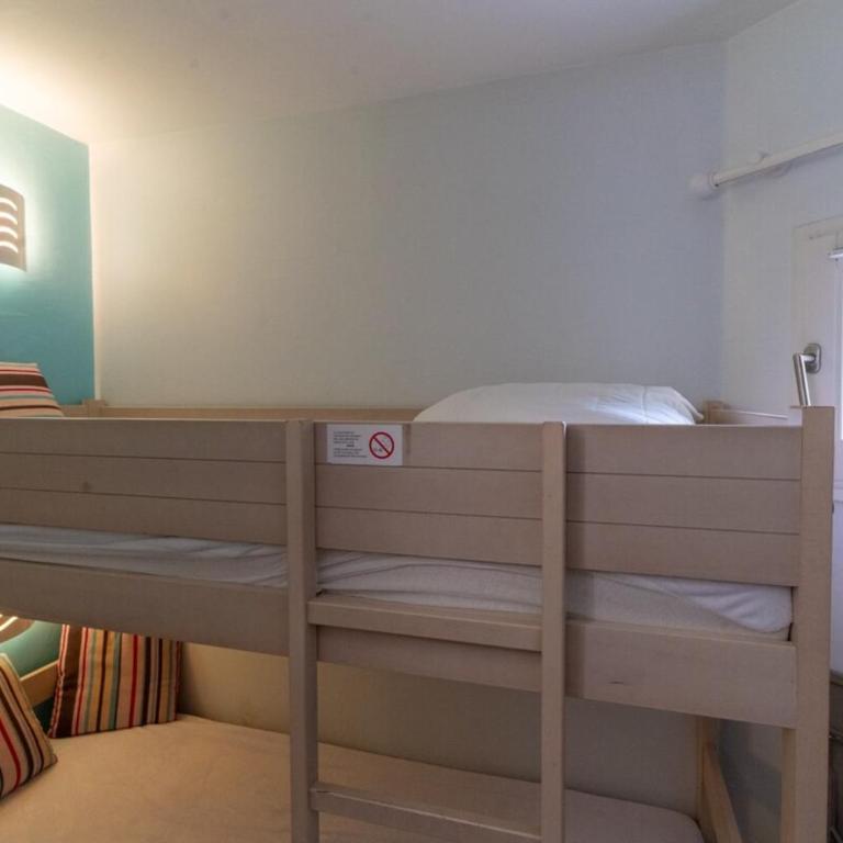 Très bel appartement rénové avec piscine tennis et parking privé 09 - Two-Bedroom Apartment - 26