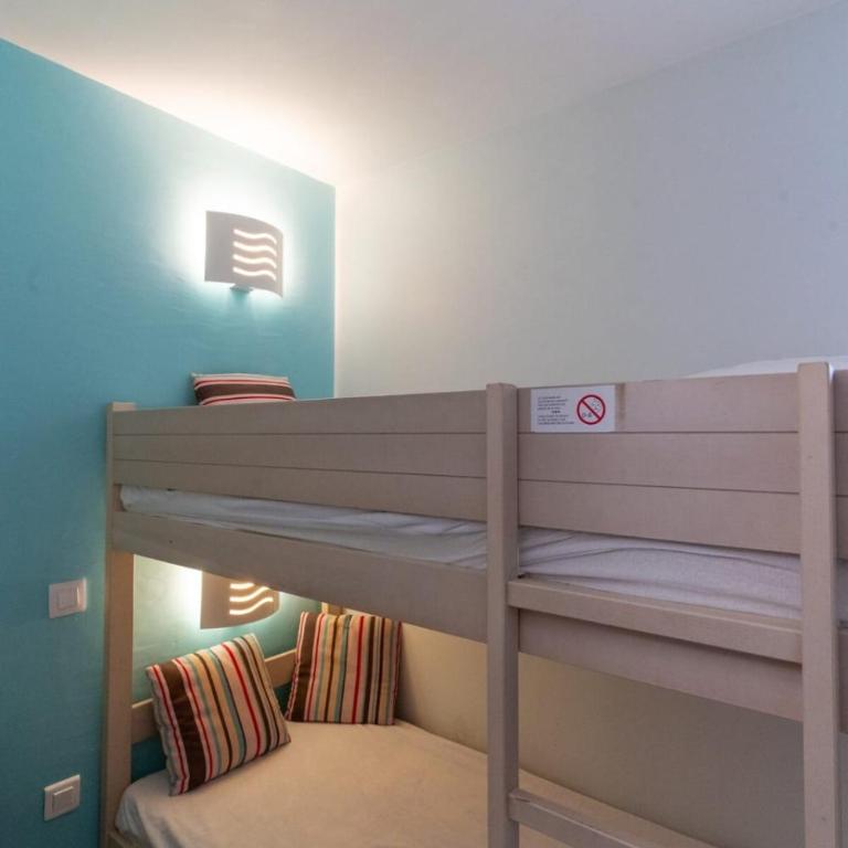 Très bel appartement rénové avec piscine tennis et parking privé 09 - Two-Bedroom Apartment - 27