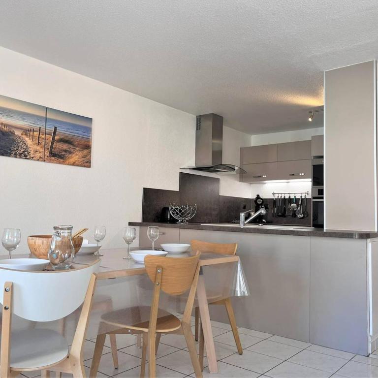 Appartement climatisé avec piscine, terrasse et parking - 6 couchages, près de la plage - FR-1-251-451 - Appartement - 13