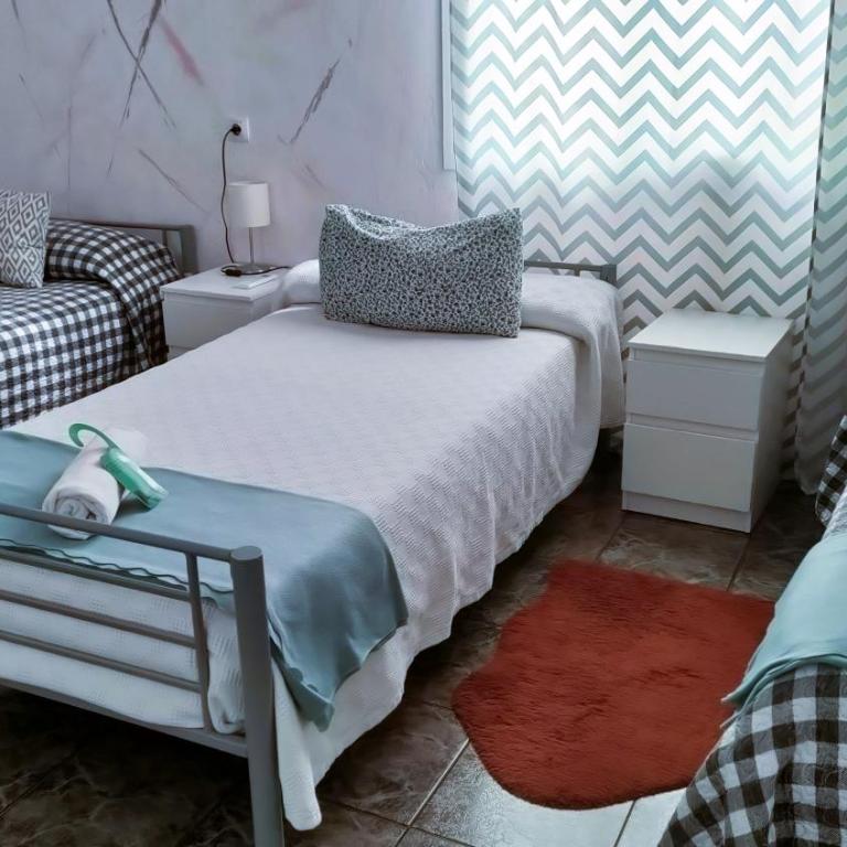 SevillaDream - Habitación Triple Básica con baño compartido - 4