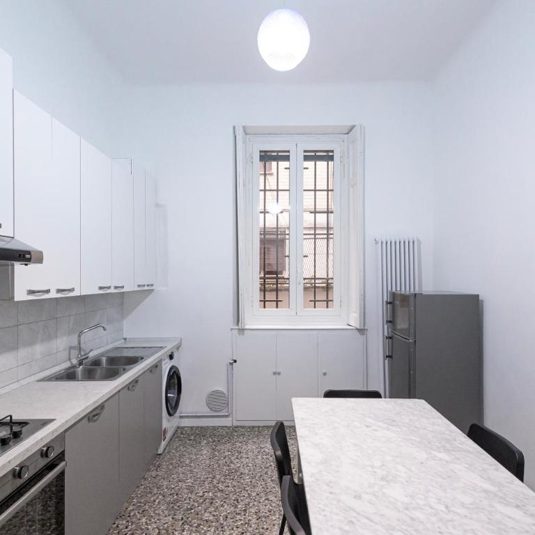 Elegante Quadrilocale Liberty in Zona Risorgimento - Appartamento con 3 Camere da Letto - 2