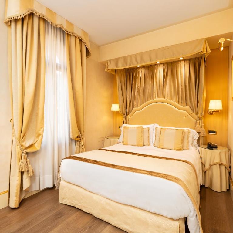 Hotel A La Commedia - Camera Matrimoniale Classic - 2
