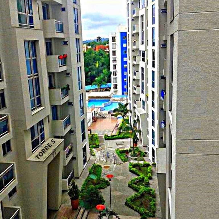 EXCELENTE CONJUNTO, UBICACION PRIVILEGIADA, Torre 5 - Apartamento de 2 dormitorios - 4
