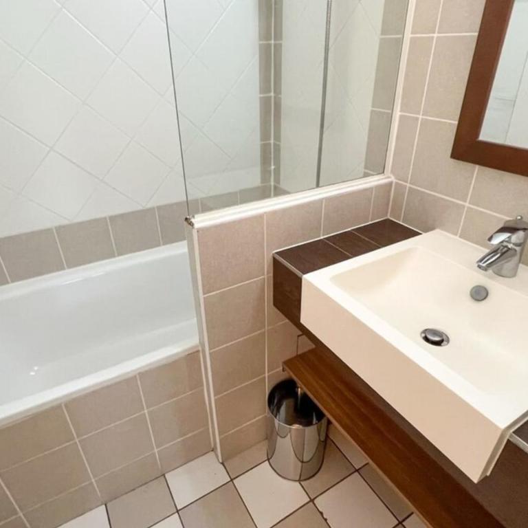 Appartement 6 personnes avec piscine tennis et parking gratuit 25 - Appartement - 39