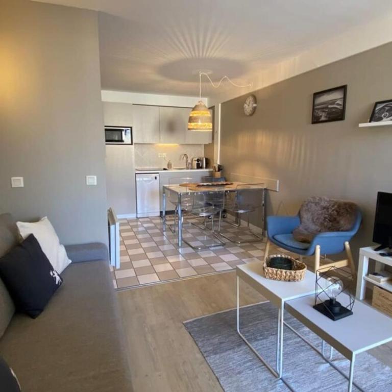 Très bel appt 6 pers avec piscine sauf janvier tennis et parking 202 - Appartement - 4
