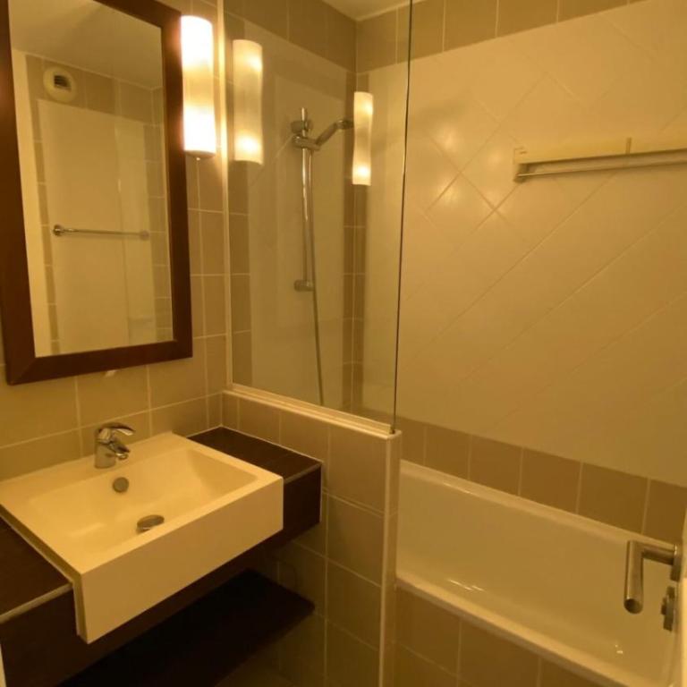 Très bel appt 6 pers avec piscine sauf janvier tennis et parking 202 - Appartement - 21